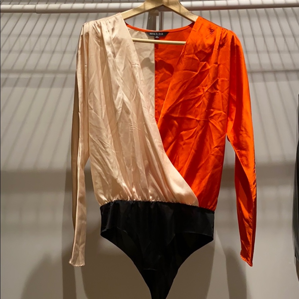 Light dual color bodysuit